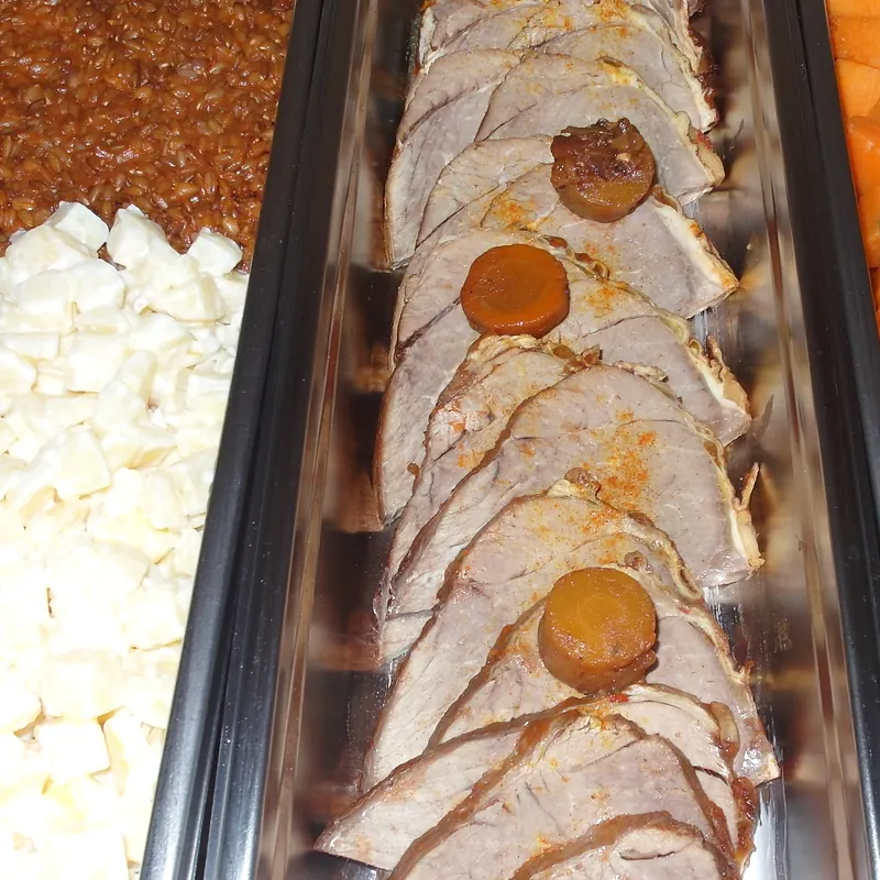 Braten mit Rüebli und Rosenkohl