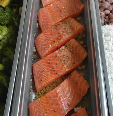 Lachs mit Brokkoli und Reis