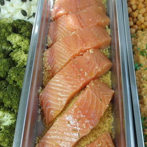 Brokkoli, Lachs und Bulgur